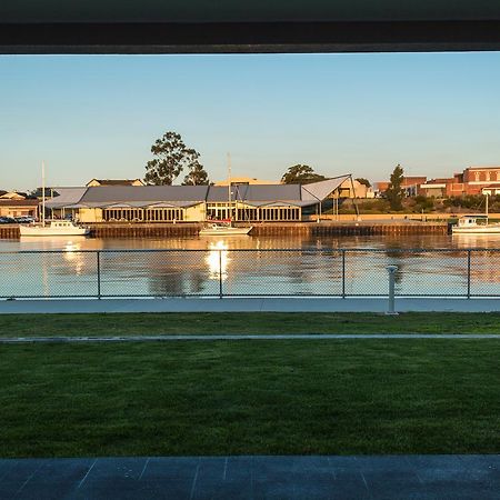 Ulverstone Waterfront Apartments Dış mekan fotoğraf