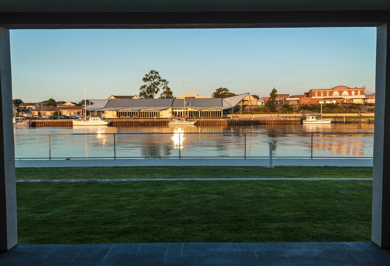 Ulverstone Waterfront Apartments Dış mekan fotoğraf