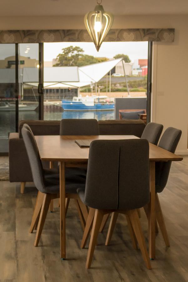Ulverstone Waterfront Apartments Dış mekan fotoğraf